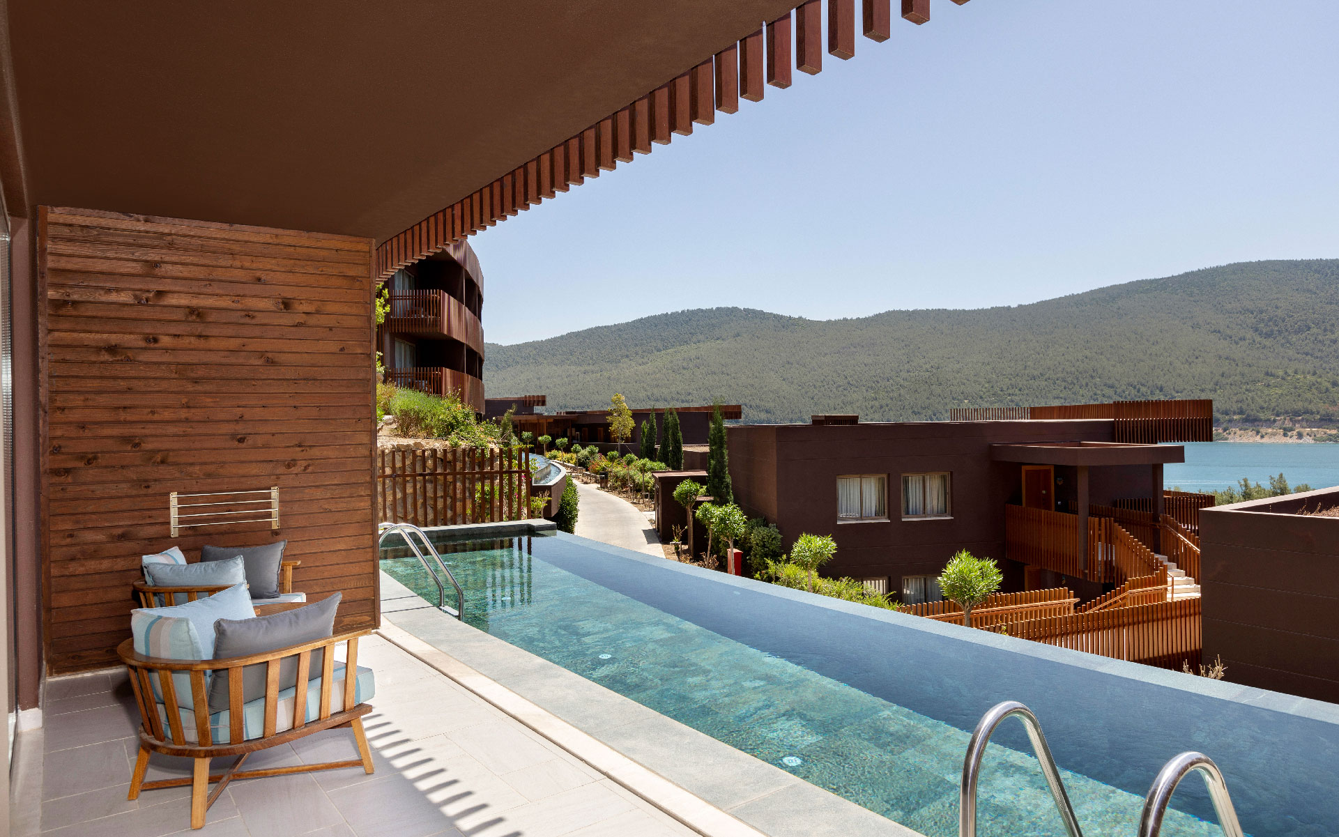 Swim Up Family Suite